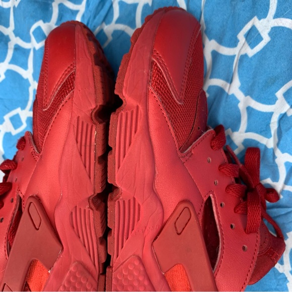 Nike Men’s size 7.5 Air Huarache Triple Red Low top classic premium sneakers og - Picture 9 of 11